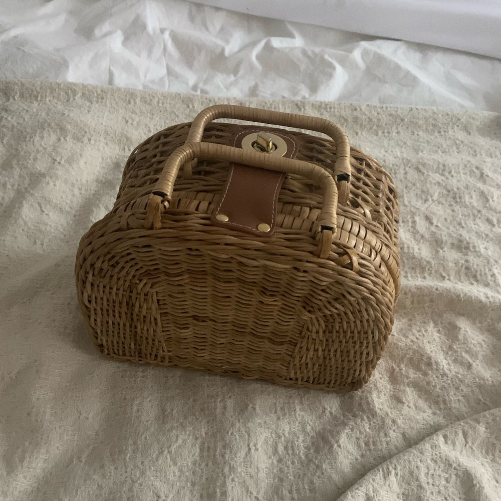 Kayu Beach Purse (wicker/straw material)
